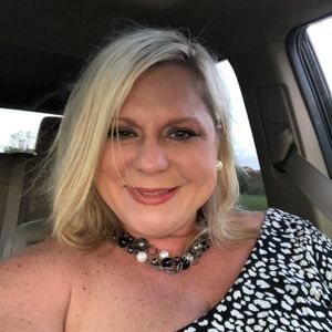 Meet your Posher, Adrienne